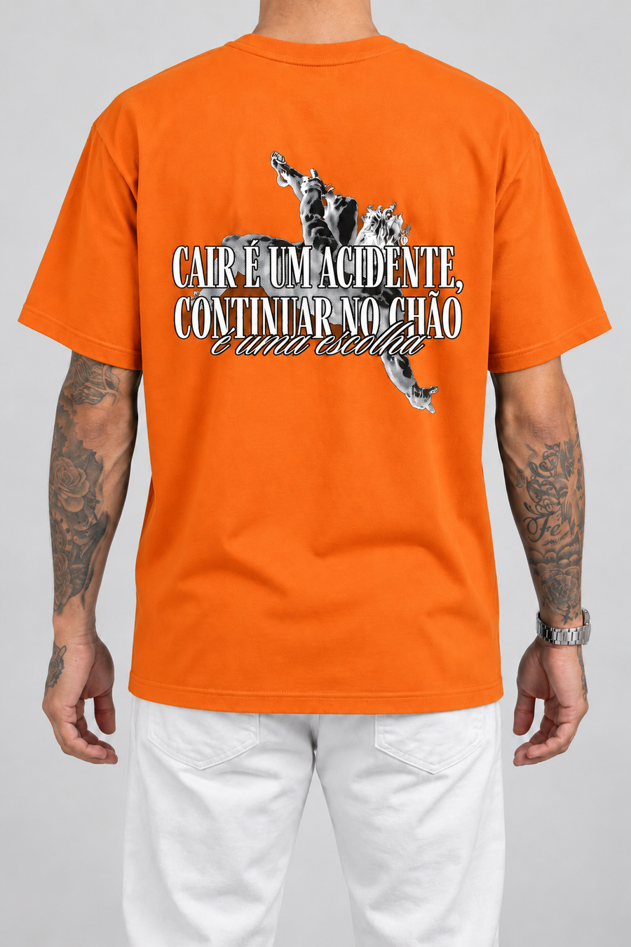 Cor: Laranja | Costas | Camiseta Cair é um Acidente, Continuar no Chão é uma Escolha (Verso)