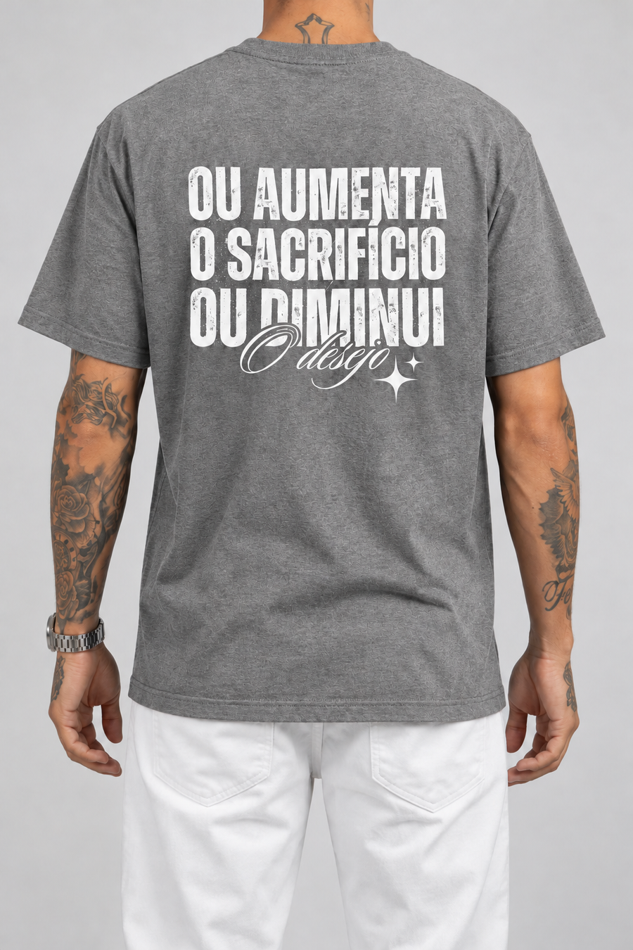 Cor: Cinza | Costas | Camiseta Ou Aumenta o Sacrifício Ou Diminui o Desejo (Verso)