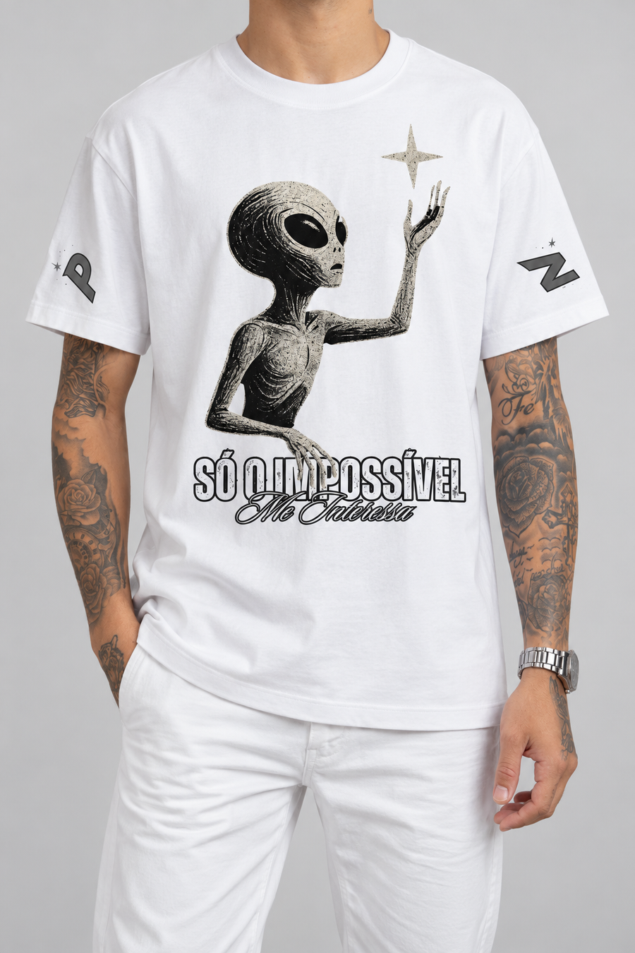 Camiseta Só o Impossível me Interessa Pano Novo Branco (Frente) — estúdio sem rosto