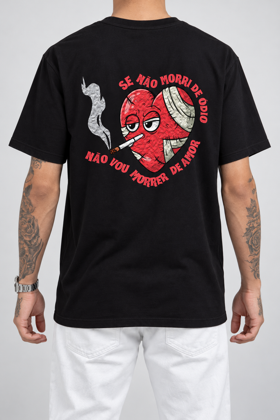 Camiseta Se Não Morri De Ódio Não Vou Morrer de Amor (Verso) — estúdio sem rosto