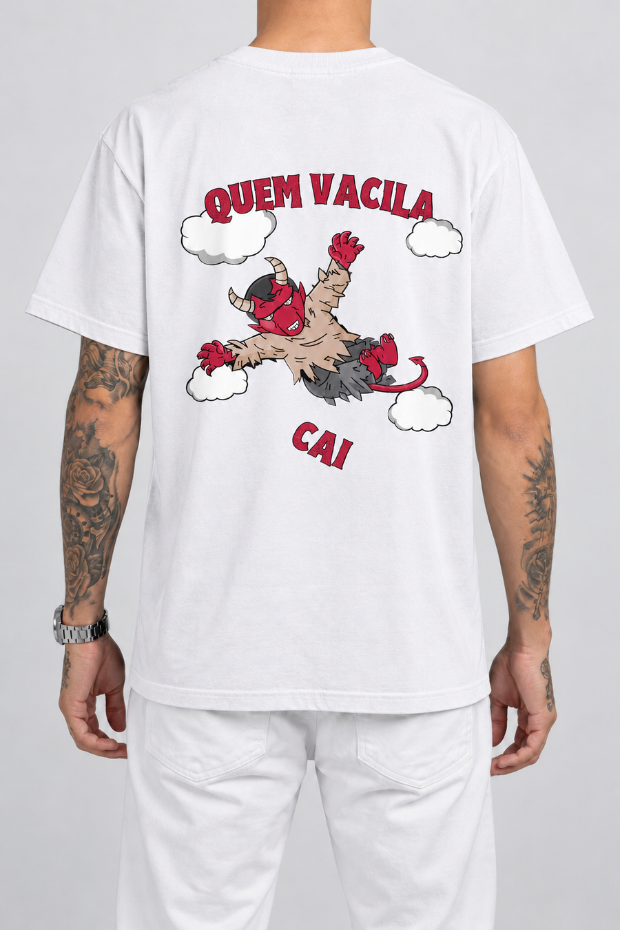 Cor: Branco | Costas | Camiseta Quem Vacila Cai (Verso)