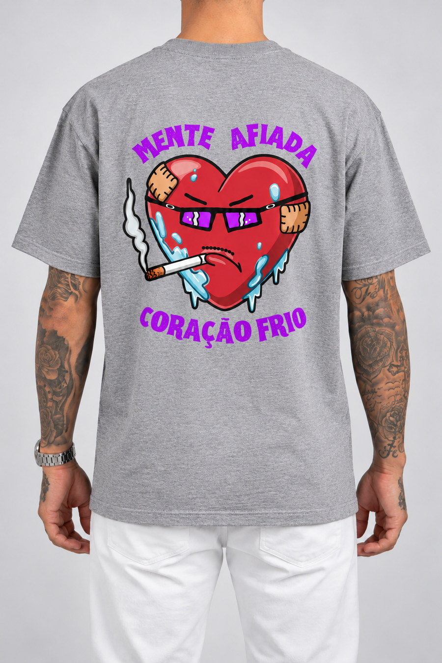 Cor: Cinza | Costas | Camiseta Mente Afiada Coração Frio (Verso)
