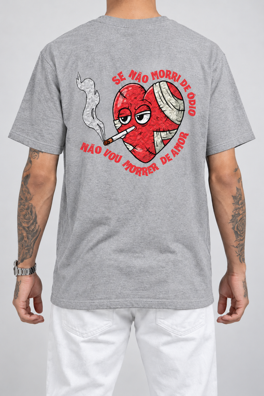 Cor: Cinza | Costas | Camiseta Se Não Morri De Ódio Não Vou Morrer de Amor (Verso)