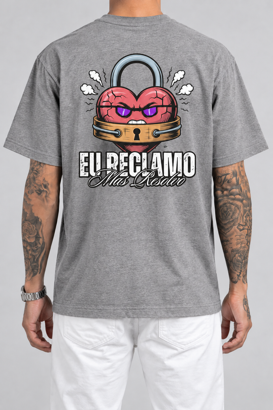 Cor: Cinza | Costas | Camiseta Eu Reclamo Mas Resolvo (Verso)