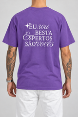 Cor: Roxo | Costas | Camiseta Eu Sou Besta, Espertos São Vocês (Verso)