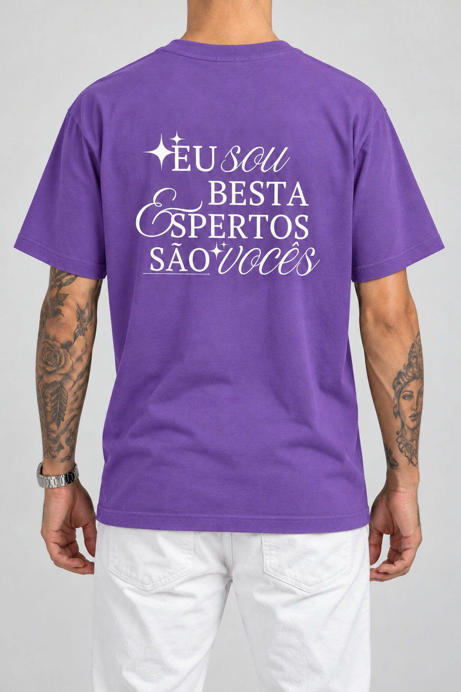 Cor: Roxo | Costas | Camiseta Eu Sou Besta, Espertos São Vocês (Verso)
