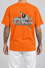 Cor: Laranja | Costas | Camiseta Cair é um Acidente, Continuar no Chão é uma Escolha (Verso)