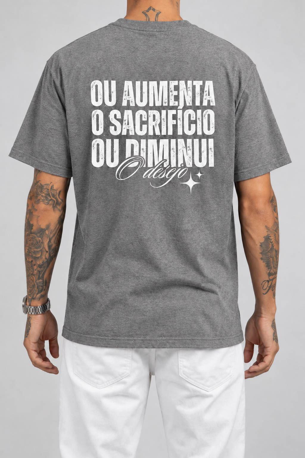 Cor: Cinza | Costas | Camiseta Ou Aumenta o Sacrifício Ou Diminui o Desejo (Verso)