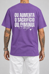 Cor: Roxo | Costas | Camiseta Ou Aumenta o Sacrifício Ou Diminui o Desejo (Verso)