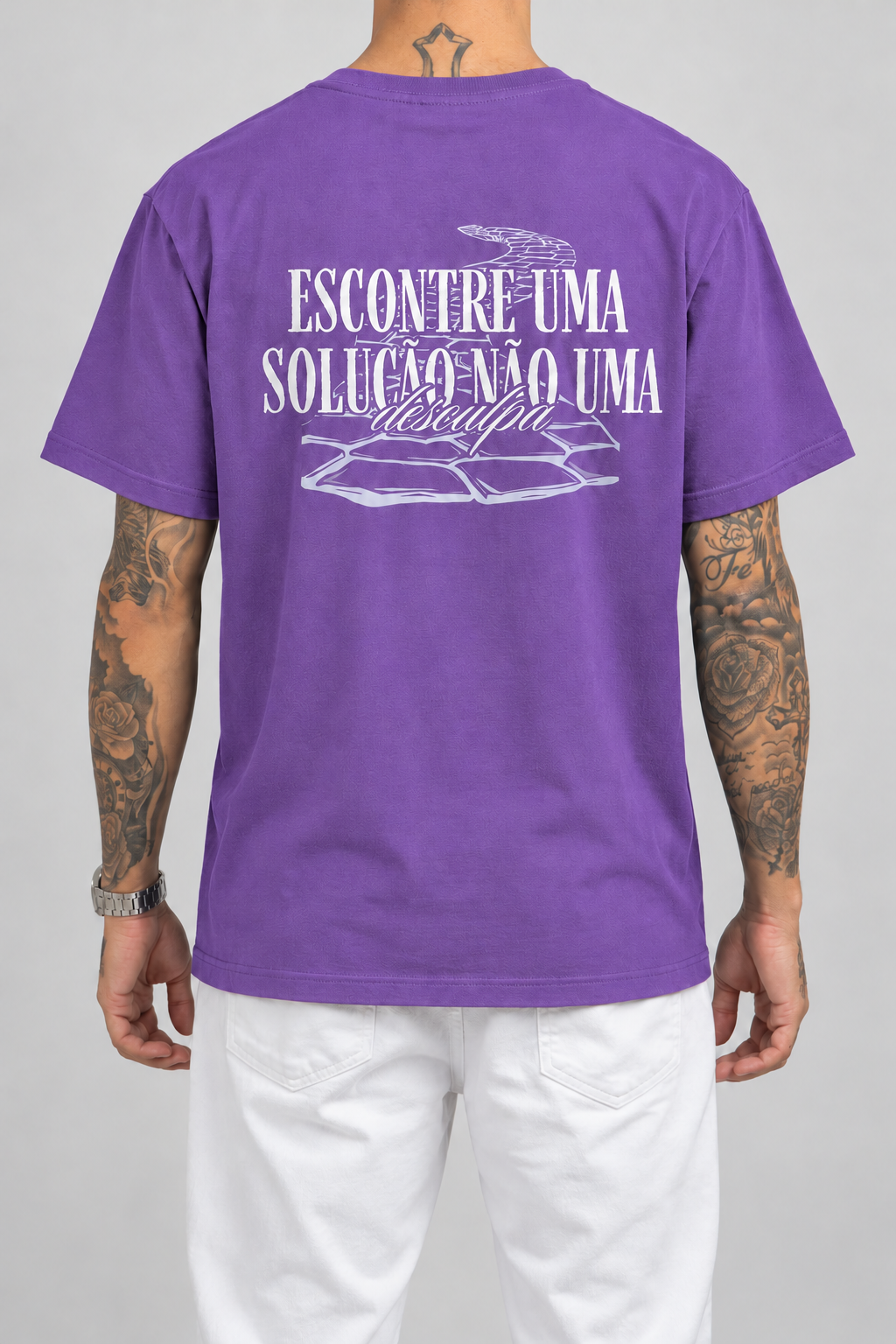 Cor: Roxo | Costas | Camiseta Encontre uma Solução, Não uma Desculpa (Verso)
