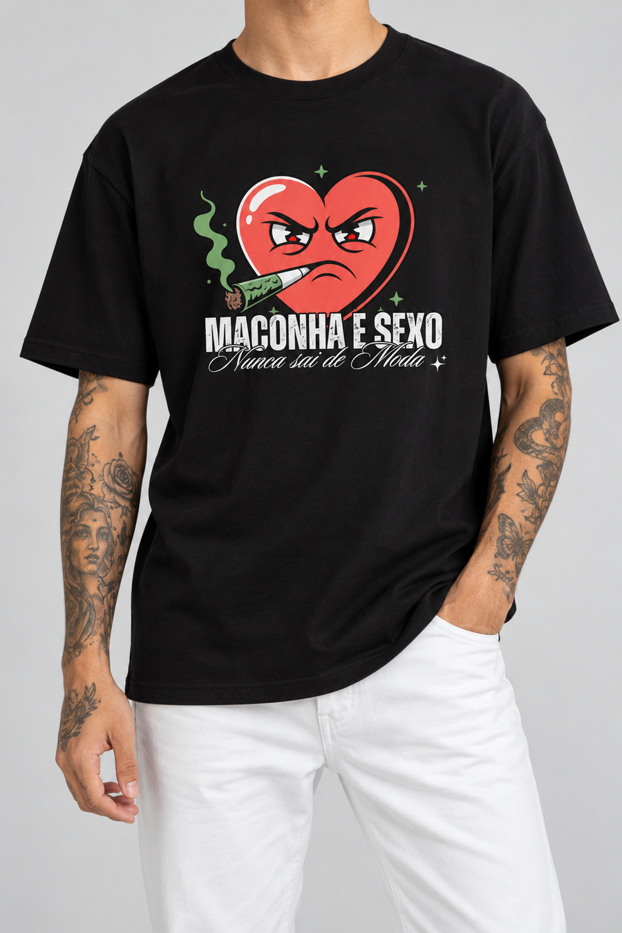 Camiseta M e S Nunca sai de Moda (Frente) — estúdio sem rosto