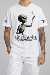 Camiseta Só o Impossível me Interessa Pano Novo Branco (Frente) — estúdio sem rosto
