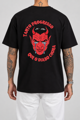 Camiseta Tanto Progresso Que O Diabo Chora (Verso) — estúdio sem rosto