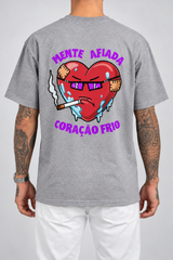 Cor: Cinza | Costas | Camiseta Mente Afiada Coração Frio (Verso)