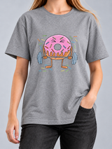 Cor: Cinza | Frente | Camiseta Donuts Fitness (Várias Cores) | Unissex, caimento solto, sem rosto