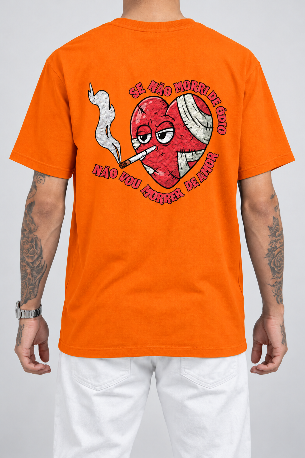 Cor: Laranja | Costas | Camiseta Se Não Morri De Ódio Não Vou Morrer de Amor (Verso)