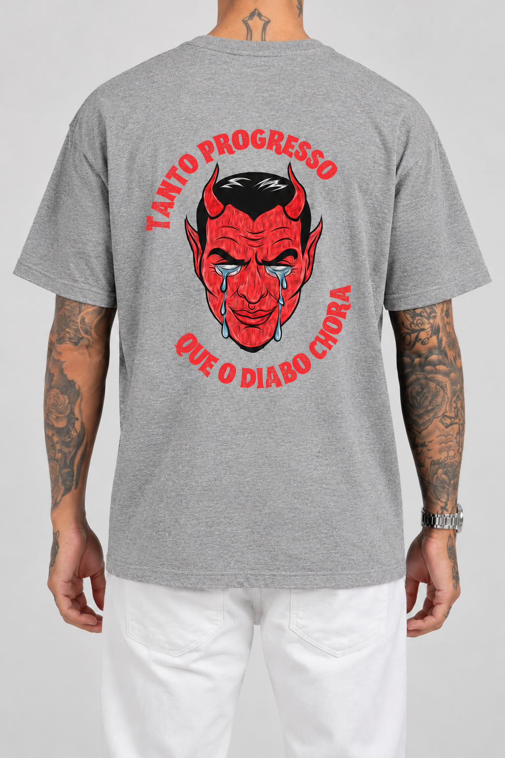Cor: Cinza | Costas | Camiseta Tanto Progresso Que O Diabo Chora (Verso)