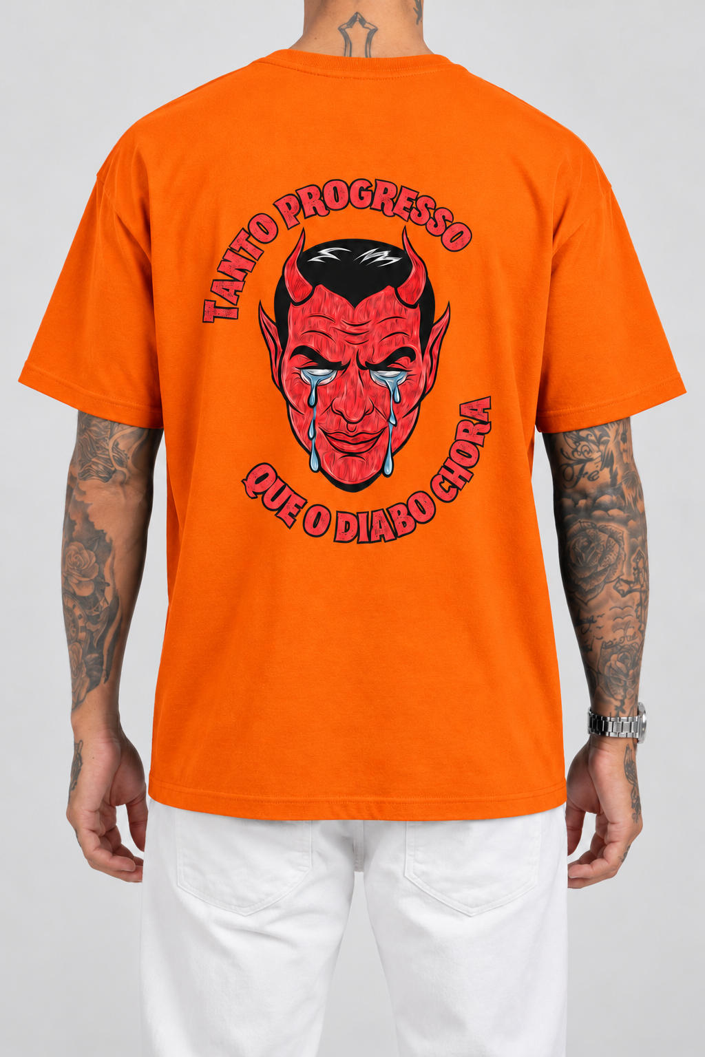 Cor: Laranja | Costas | Camiseta Tanto Progresso Que O Diabo Chora (Verso)