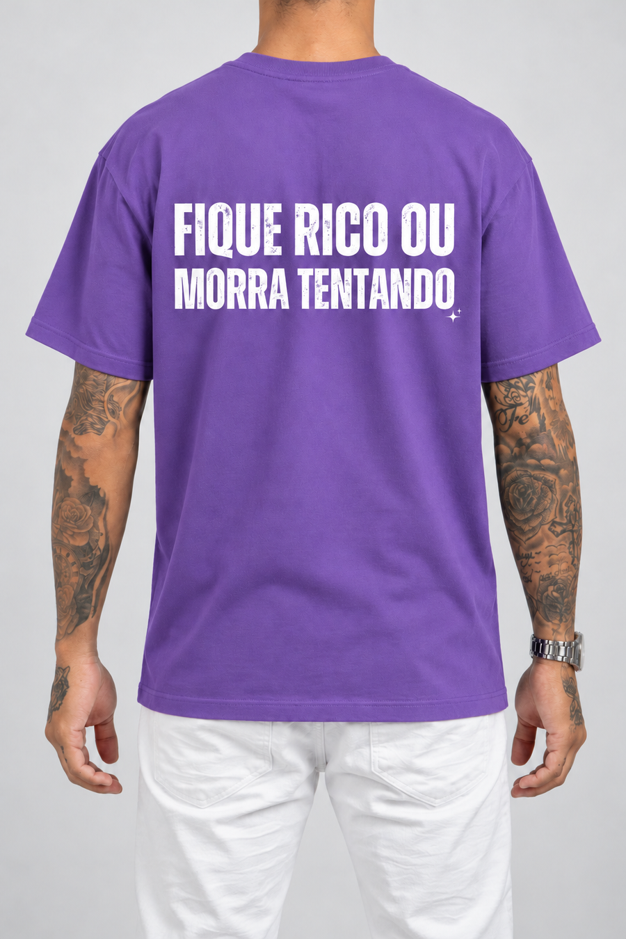 Cor: Roxo | Costas | Camiseta Fique Rico ou Morra Tentando (Verso)