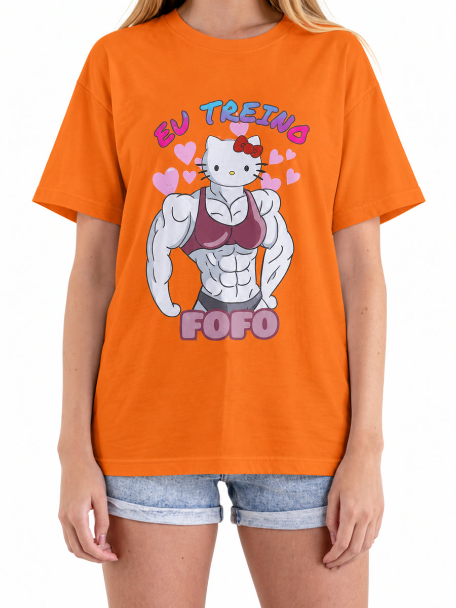 Cor: Laranja | Frente | Camiseta Hello Kitty Maromba (Várias Cores) | Foto original sem rosto | Unissex, caimento solto, sem rosto