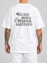 Cor: Branco | Costas | Oversized — Camiseta Eu Sou Besta, Espertos São Vocês (Verso)