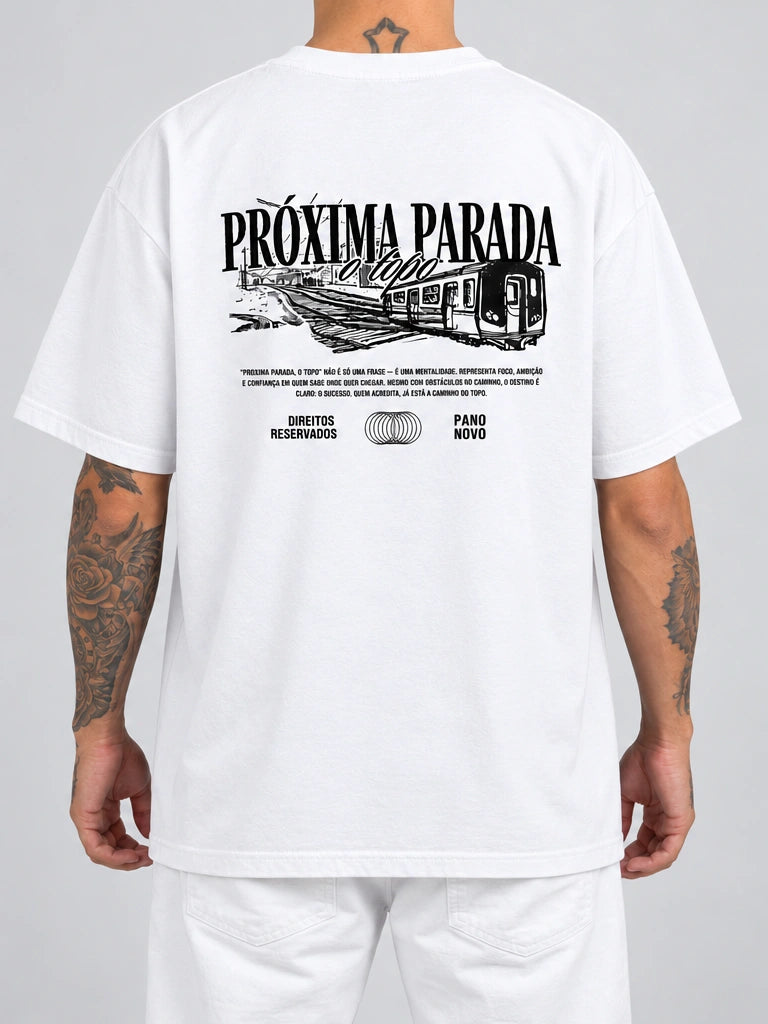 Cor: Branco | Costas | Oversized — Camiseta Próxima Parada o Topo (Verso)