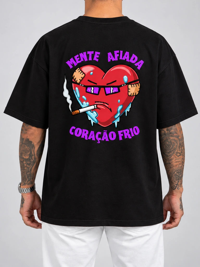 Cor: Preto | Costas | Oversized — Camiseta Mente Afiada Coração Frio (Verso)